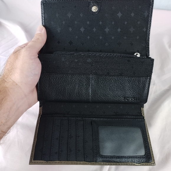 FOSSIL LEATHER MADDOX CLUTCH LEATHER WALLET TAUPE LEATHER WITH SNAP CLOSURE - Picture 5 of 13